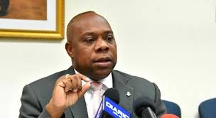 Parlamentario Alan Howell Hopi cambio grandi na caminda den wetboek van  strafvordering nobo