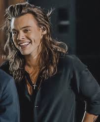 I capelli di harry styles fanno sempre notizia. Pin By Britishboybandlover On 2014 2015 Harry Styles Face Harry Styles Long Hair Harry Styles Cute