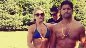 Kelly ripa and mark consuelos' children — michael consuelos, lola consuelos and joaquin consuelos — are their world. Kelly Ripa And Mark Consuelos Do The Als Ice Bucket Challenge In Swimsuits Abc News