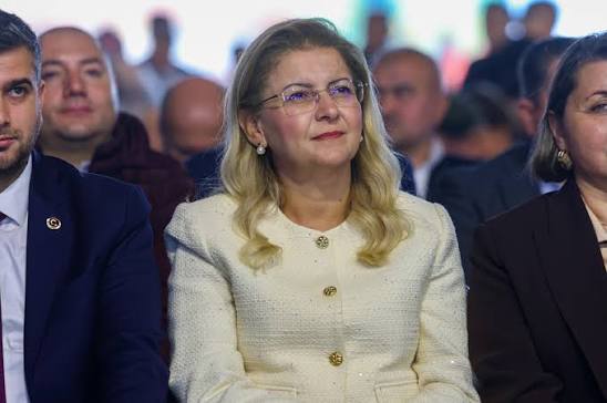 Bu Gurur Hepimizin! Dr. Ayşegül Ovalıoğlu Bakırköy'ün ilk kadın belediye  başkanı oldu. %67.72 oy aldı, İstanbul'da 39 ilçede en yüksek 2. oy oranı  elde edildi. Bakırköy'ün tüm mahallelerinde CHP 1.