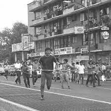 El jueves 10 de junio de 1971, un grupo de estudiantes y maestros de la uanl convocaron a una marcha multitudinaria a la que se sumaron alumnos del instituto actualmente, se desconoce la cantidad exacta de los estudiantes asesinados durante el jueves de corpus, sin embargo, se estima. 50 Anos Del Halconazo La Matanza Del Jueves De Corpus Unam Global
