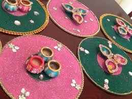 Hand Made Pink And Green Mehndi Plates See Www Facebook Com Mehnditraysforfun Mehndi Decor Wedding Decor Elegant Floral Decor Inspiration