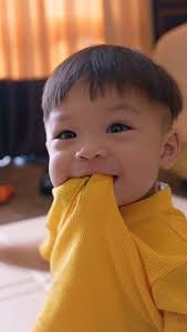 Siapa yang meleleh melihat Abang Issa yang Cool banget?! 😎☺️ Ayo meleleh  dan nonton keseruan NWIP Family bersama di channel youtube Nikita Willy  Official 🤍