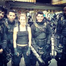 Emily blunt is a better actress as well, but even she can't convincingly play a 19 year old anymore. Best Of Emily Blunt On Twitter Emily Blunt Behind The Scenes Of Edge Of Tomorrow 2014