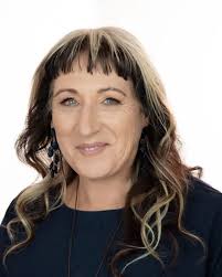 We are thrilled to have amazing Suzanne Bolton with us as our VIC this year  and into 2025!! Suzanne is a brilliant kinesiologist and pioneer of VitaVi.  She brings her kind, gentle,