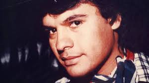 The album, titled juan gabriel con el mariachi vargas de tecalitlán (1974), includes songs like se me olvidó otra vez and lágrimas y lluvia. Juan Gabriel Conoce Su Signo Zodiacal Estatura Y Mas Datos Que No Sabias Del Famoso Cantante Mexicano El Heraldo De Mexico