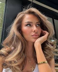 Candice Moss's Instagram, Twitter & Facebook