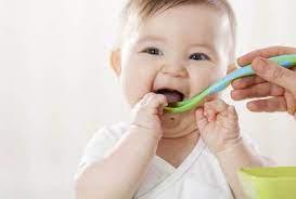 Membuat mpasi untuk bayi 6 bulan sangat penting bagi tumbuh kembang anak. Bolehkan Bayi 4 Bulan Mulai Makan Cari Tahu Di Sini Moms