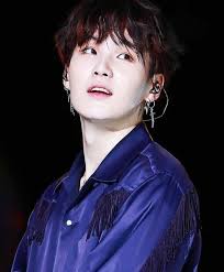 Our dear yoongi is live on vlive , its nice to see you healthy, get well soon praying for your fast recovery rest well we love you so much . V Live