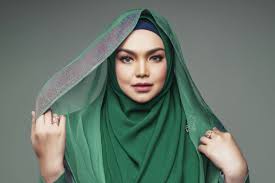 Aku sedang bertanya tanya tentang perasaan kita benarkah kita saling mencinta atau hanya pernah saling cinta. Tolak Kisah Putus Cinta Siti Nurhaliza Minta Lirik Lagu Basyirah Ditukar Kepada Doa Dan Harapan Hiburan Mstar