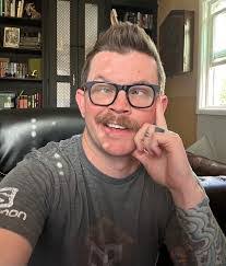 Laura Blomgren's Instagram, Twitter & Facebook