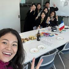 Bravo à tous! 👏 Une belle année pleine de souvenirs grâce à vous 🇫🇷🥖🍷  외교관 후보자 과정 졸업식 🎓 지난 1년간 고생한 우리 외교관 교육생 📚✍️📝🧑‍💻 쉽지 않은 여정 끝까지 해냈고 👍