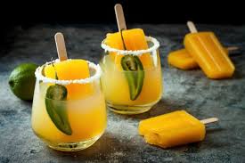 Fruchtiger Drink Mit Jalapenos Cocktails Dekorieren Fruchtige Drinks Cocktails