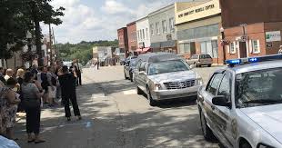 In a final tribute, hearse carrying assistant commonwealth's attorney  pauses for 27 seconds in front of courthouse