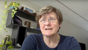 Porque a fines de la década de 1980 la ciencia no tenía ojos más que para el adn, visto capaz de transformar las células para curar patologías como el cáncer o la fibrosis quística. Helyre Tette Kariko Katalin A Kormany Vakcinastatisztikait Szmo Hu