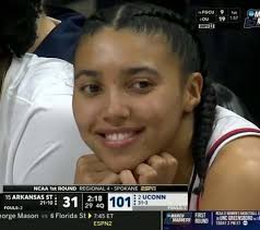 Azzi Fudd returning to UConn next season