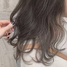 ミントアッシュならブリーチなしでも透明感アップ 市販で人気のカラー剤も hair ヘアスタイリング ミントアッシュ ヘアスタイル ロング
