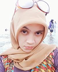 Holly Ely Khan (@almiraely) • Instagram photos and videos