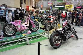 Apabila hasil auto lengkap tersedia, gunakan anak panah atas dan bawah untuk menyemak dan tekan enter untuk memilih. Art Of Speed 2018 Syurga Buat Peminat Kereta Dan Motosikal Custom Gohed Gostan
