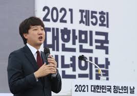 이준석 국민의힘 대표는 문재인 대통령이 집무실을 옮겨 시민들과 더 많이 소통했다면 추미애 전 법무부 장관이 아닌 윤석열 대통령 당선인이 옳았다 . ì´ì¤€ì„ ì§€ë°©ì„ ê±° ì´ì„  ì¶œë§ˆ 25ì„¸ ì—°ë ¹ ì œí•œ ì² íí•  ê²ƒ ì†¡ì˜ê¸¸ë„ í˜¸ì' ë…¸ì»·ë‰´ìŠ¤