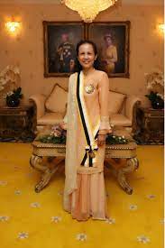 Pahang is one of the states in malaysia that awards honours and titles. Pengurniaan Darjah Indera Mahkota Pahang Dimp Kepada Ketua Jabatan Farmasi Farmasi