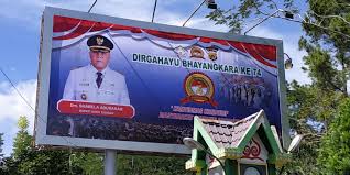 Spanduk poster merupakan bentuk komunikasi. Baliho Shabela Cermin Buruknya Gaya Komunikasi Di Tengah Upaya Perdamaian