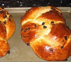 This Braided Sweet Yeast Bread With Raisins Can Be Your Favorite Breakfast It S Super Moist It S Fluffy And It Has A Subtle S Raisin Bread German Bread Bread