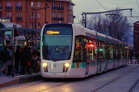 Paris Fevrier 2013 Le Tram T3b Porte Des Lilas 7 Light Rail Vehicle Light Rail Train