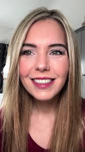 Blind Makeup Artist Shares Her Technique for Applying Makeup Without a  Mirror