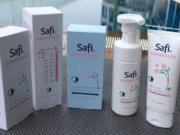 Bukan sahaja terdapat produk kecantikan untuk wanita, lambakan produk penjagaan wajah di secara amnya terdapat 2 jenis pencuci muka seperti 'foam' dan 'scrub'yang boleh digunakan lelaki. Safi Dermasafe Rangkaian Produk Pembersih Wajah Selamat Tanpa Paraben