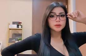 Tisya erni mengawali karier di dunia hiburan dengan menjadi seorang model di majalah pria dewasa. Xlxxmhpz36o8hm