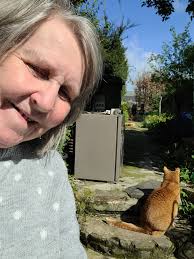 Evening. What a lovely day. It was too hot for me after a while. I had my  lunch with Debbie and a few cats 🐈 😻 in the garden. Even Chelsea got