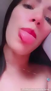 Larissa Rondon se exibindo sem roupa e estimulando os mamilos até ficarem  bem firmes - Xvideos