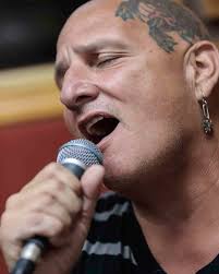 Fueron dos clásicos de la canción de Protesta los q seleccioné para cantar  en el Festival Claridad. Ensayamos una sola vez cada uno de los temas Verde  Luz y Boricua en la