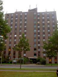 Denn außer saftigen mieterhöhungen haben die studenten vom neuen eigentümer des gebäudes kaum etwas gehört. Wg Oldenburg Eversten Eichenstr 105 107 Studenten Wohnung De