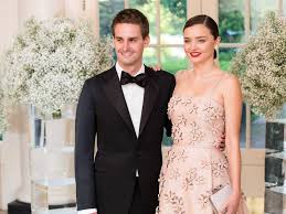 Miranda Kerr Und Evan Spiegel Erwarten Ihr Erstes Gemeinsames Kind Trend Magazin Brautkleid Braut Miranda Kerr
