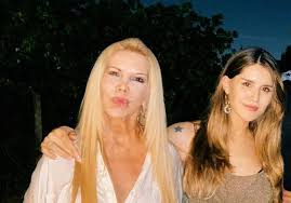 Maybe you would like to learn more about one of these? La Madre De Cande Y Mica Tinelli Paso Por Terapia Intensiva