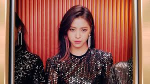 She is rocking shoulder length pink hair with darker red. Itzy Ryujin Desktop Wallpapers Wallpaper Cave