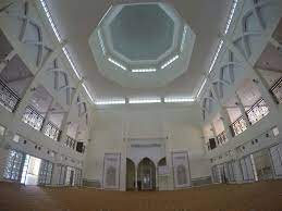 Masjid ar rahman mayangkara yang terletak di jalan ciliwung no.2 kecamatan kepanjen kidul kota blitar jawa timur. Masjid Ar Rahimah Stramas