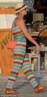 See more of katy perry greece on facebook. Katy Perry Opts For Wacky Holiday Fashion In A Bizarre Zig Zag Print Jumpsuit On Greek Getaway With Sister Angela And Baby Niece Daily Mail Online
