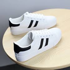 Hasil gambar untuk sepatu sneakers putih korean style