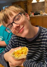 Excited Father fainted when he met triplet babies after wife gave birth.