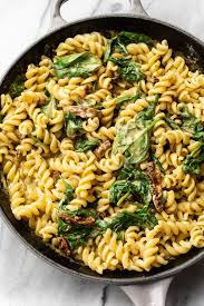 You Ll Love This Easy Creamy Chicken Pesto Pasta With Spinach And Sun Dried Tomatoes Pesto Chicken Pasta Perfect Pasta Recipe Creamy Pesto Chicken Pasta