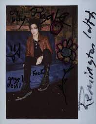 Palayeroyalekc is the first fan blog about palaye royale. Mit Palaye Royale Hinter Den Kulissen In New York City Lomography