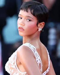 Fall Celebrity Beauty Looks: 2024 Top Makeup and Hair Inspiration