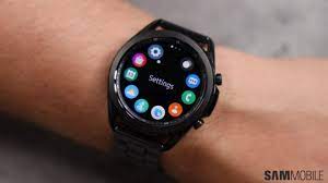 The samsung galaxy watch4 smartwatch features coveted health tracking apps, keeps you updated with notifications and is a sleek and stylish tech companion. Exclusive New Galaxy Watch 4 Feature And Wear Os Confirmed Sammobile