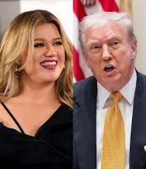 TIM TEBOW BREAKS HIS SILENCE ON LIVE TELEVISION: CALLS T.R.U.M.P “A VICIOUS  OLD BASTARD DRAINING AMERICA'S SOUL” AFTER THE BORN-IN-AMERICA ACT The red  light came on. Tim Tebow didn't bring notes. He