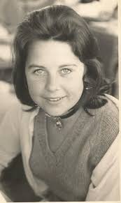 Hello from Australia to all the Beek en Donkers! 💞 My name is Yvonne, I am  the daughter of Harry Fleskens-jansen ( born 1932) and my mother Mieke van  de Ven. (Born