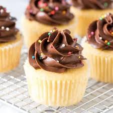 No Bake Rocky Road Bars Recette En 2020 Avec Images Gateaux Et Desserts Dessert Beurre De Peanut