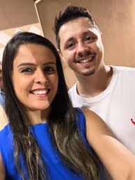 Trouxe as duas vogais Pras minhas consoantes E escreveu amor A palavra que  apaga tudo que se viveu antes